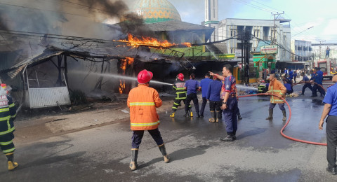 Kebakaran 6 Kios di Thehok, 1 Korban Jiwa