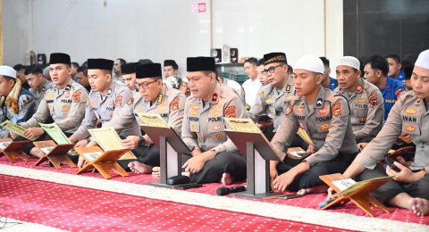 Sisi Religius Korps Bhayangkara: Personel Polda Jambi Khusyuk Ikuti Binrohtal Islam
