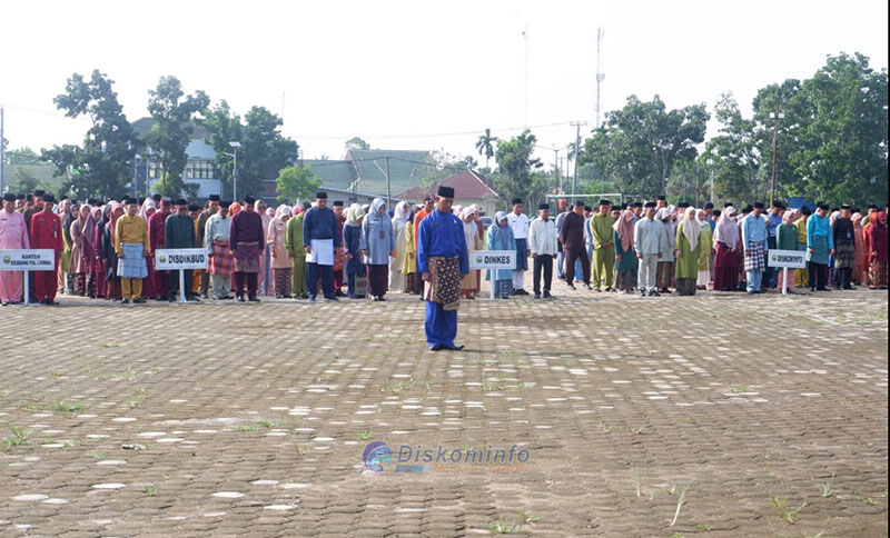 Upacara memperingati HUT ke-69 Provinsi Jambi di Lapangan Kantor Bupati Muaro Jambi, Selasa | foto: dki-mj
