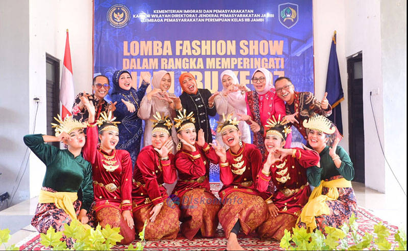 Wakil Ketua TP PKK Muaro Jambi, Novi Astrianti, menghadiri peringatan Hari Ibu, di Lapas Perempuan, Jambi, Sabtu | foto: dki-mj