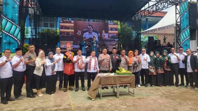 Dit Binmas Polda Jambi Hadiri HUT ke-48 SMAN 3 Jambi, Dorong Generasi Muda Berkarakter dan Siap Hadapi Indonesia Emas