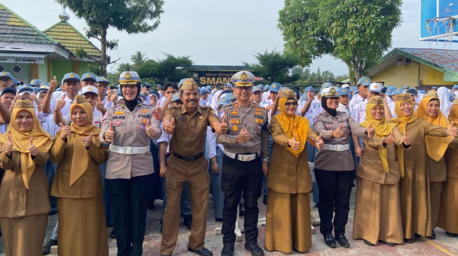 Ditlantas Polda Jambi Gencarkan Edukasi Keselamatan Lalu Lintas di Empat Sekolah, Kukuhkan Paskibraka hingga Cek Kendaraan Siswa