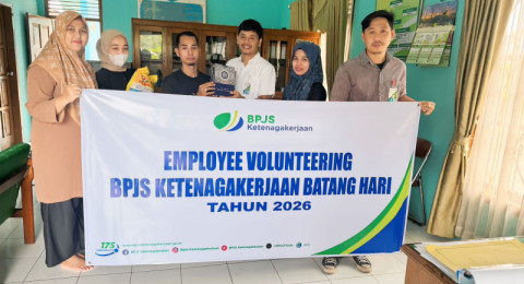 Karyawan BP Jamsostek Batang Hari Berbagi dengan Panti Asuhan dan Masjid Melalui Employee Volunteering