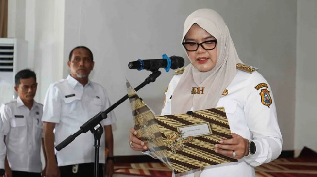 Bupati Tanjabtim Serahkan SK dan Ambil Sumpah 67 PNS