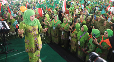 Ketua Umum Dewan Pembina PP Muslimat NU Khofifah :  Ibu Ibu Adalah Pilar Penting di Tengah Dunia yang Bergejolak