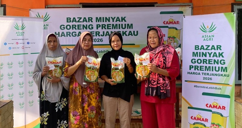 Asian Agri melalui unit bisnisnya, PT Dasa Anugrah Sejati, menggelar Bazar Minyak Goreng Premium dengan harga terjangkau di Jambi | foto : lv