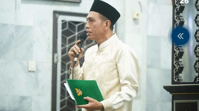 Bupati Batang Hari Shalat Idul Fitri Bersama Keluarga di Masjid Al Muhajirin