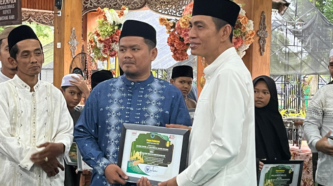 Bupati Batang Hari Ajak Cintai Al-Quran di Peringatan Nuzulul Quran dan Penyerahan Hadiah Semarak Ramadan