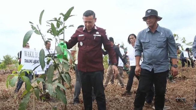 Wakil Bupati Tanjabtim Harapkan Penanaman Pohon di Dendang Jadi Warisan Anak Cucu