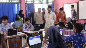 Bupati Anwar Sadat Pantau Tes Akademik SMP, Strategi Cetak Siswa Masuk Sekolah Unggulan