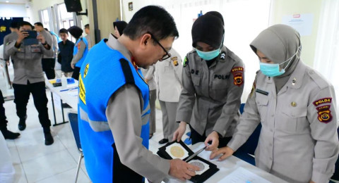 Wakapolda Jambi Tinjau Langsung Pemeriksaan Kesehatan Tahap I Taruna Akpol di Asrama Haji