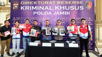 Polda Jambi Ungkap Dugaan Tindak Pidana Migas, Pelangsiran Solar Subsidi di SPBU Lubuk Landai, Penampung Minyak Lagi Duburu Polisi.