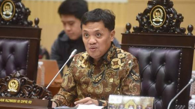 Ketua Komisi III Sebut Kapolri Tak Alergi dengan Keterbukaan Dalam Menindak Oknum Anggota yang Melakukan Pelanggaran