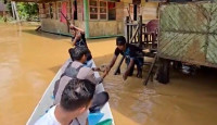 Polri Bersama Stakeholder Tangani Banjir di Merangin dan Sarolangun, Warga Diimbau Tetap Waspada