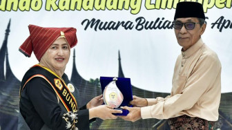 Wabup Batang Hari Hadiri Pengukuhan PBKM, Perempuan Minangkabau Jadi Tonggak Pelestarian Adat