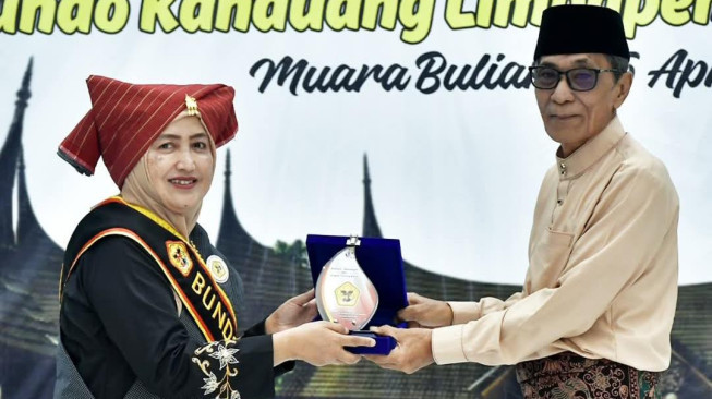 Wabup Batang Hari Hadiri Pengukuhan PBKM, Perempuan Minangkabau Jadi Tonggak Pelestarian Adat