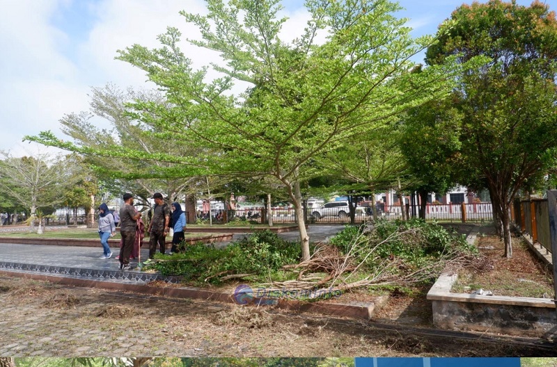 Pemkab Muaro Jambi menggelar aksi gotong royong massal, di kawasan Gedung Serba Guna Bukit Cinto Kenang, Sengeti, Jumat (10/4/2026) | foto : dki-mj