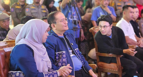 Bangkitkan Ekonomi Kreatif, Maulana Resmikan Wisata Kuliner Kota Tua Jambi