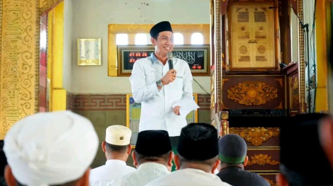 Bupati Fadhil Arief Shalat Idul Adha di Maro Sebo Ilir, Serahkan Hewan Qurban Presiden untuk Masyarakat