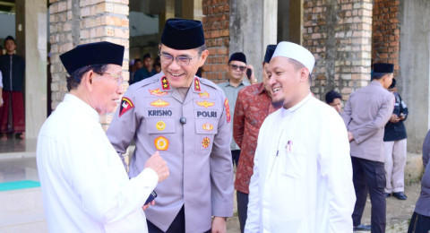 Kapolda Jambi Jalin Silaturahmi dengan Pondok Pesantren Darul Arifin, Tekankan Pendidikan Disiplin dan Pemanfaatan Teknologi Secara Positif