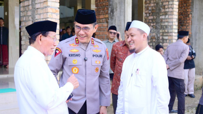Kapolda Jambi Jalin Silaturahmi dengan Pondok Pesantren Darul Arifin, Tekankan Pendidikan Disiplin dan Pemanfaatan Teknologi Secara Positif