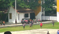 Kericuhan di Kantor Bupati Merangin: Massa SAD Rusak Mobil Polisi dan Letuskan Senjata Api