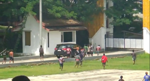 Kericuhan di Kantor Bupati Merangin: Massa SAD Rusak Mobil Polisi dan Letuskan Senjata Api
