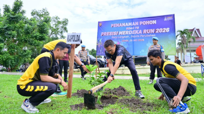 Polda Jambi Tanam Pohon dalam Road to Presisi Merdeka Run 2026, Wujud Nyata Kepedulian Lingkungan