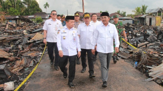 Bupati Anwar Sadat dan Katamso Dampingi Gubernur Jambi Tinjau Kebakaran Teluk Nilau