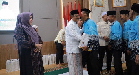 Bupati Anwar Sadat Lepas 376 Jemaah Haji Tanjung Jabung Barat