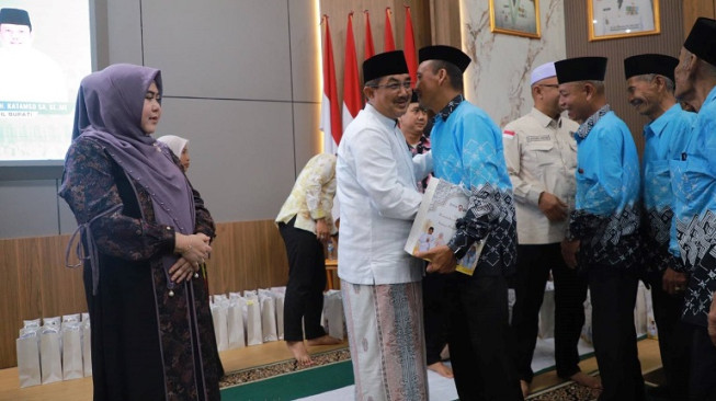 Bupati Anwar Sadat Lepas 376 Jemaah Haji Tanjung Jabung Barat