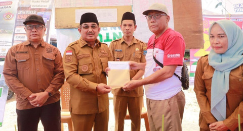 Gandeng Guru dan Dinas Pendidikan, Bupati Tanjung Jabung Barat Bantu Pemulihan Usaha Korban Kebakaran