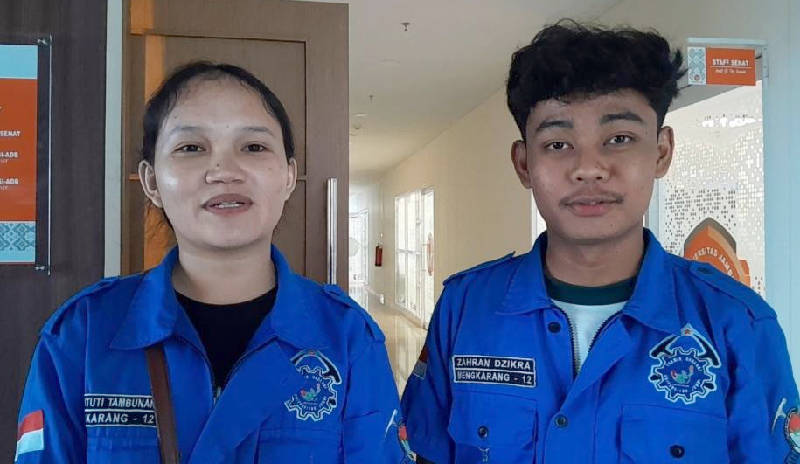 Zahran Dzikra dan Sri Astuti Tambunan peserta kegiatan PetroChina International Jabung Ltd di Universitas Jambi | foto : firman thoha