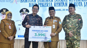 Pemkot Jambi Beri Jaminan Sosial Gratis untuk 3.996 Pekerja Rentan Lewat Kartu Bahagia