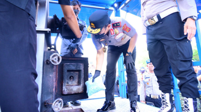 Polda Jambi Musnahkan Ratusan Ribu Gram Sabu dan Puluhan Ribu Ekstasi