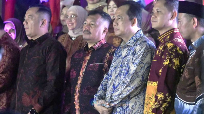 Bupati Muaro Jambi Dorong Sinergi Pelestarian Tradisi dan Kebangkitan Ekonomi Kreatif di Panggung 'Jambi Elok Nian'