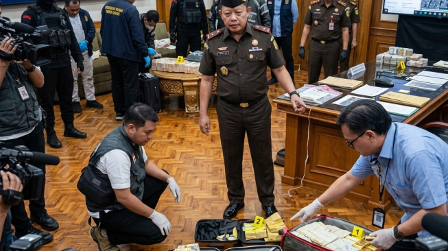 Alasan Jampidsus, Febrie Ardiansyah : Uang dan Emas itu Ada Orang yang Punya, Terkait ada Kegiatan...Masuk Akal, Kegiatan Pemerasan Kalieeee..?