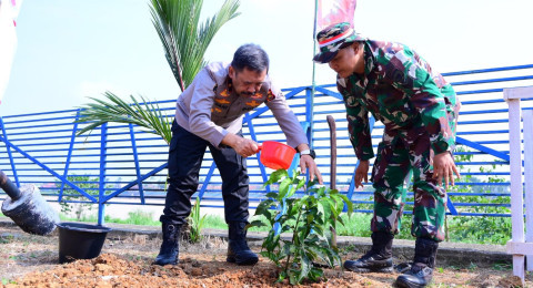 Polda Jambi Dukung Penanaman Bambu dan Pohon Produktif, Perkuat Mitigasi Bencana dan Kelestarian Lingkungan