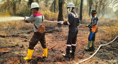 PetroChina Bantu Padamkan Kebakaran Hutan dan Lahan di Jambi