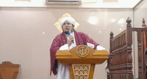 Peringatan Maulid Nabi di Masjid Al Ikhlas, Habib Syaugi Tekankan Pentingnya Adab dan Kasih Sayang Rasulullah