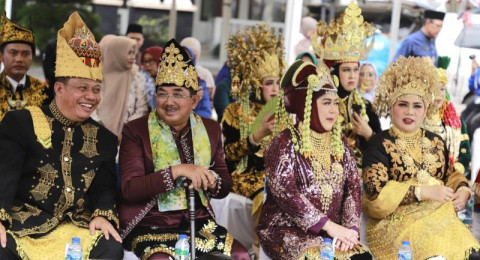Warna-Warni Budaya Nusantara Meriahkan Pawai Budaya Tanjung Jabung Barat