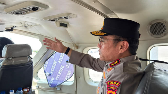 Kapolda Jambi Bersama Satgas Karhutla Pantau Langsung Kebakaran Lahan Gambut, Api di Sejumlah Titik yang Terbakar  Berhasil Dipadamkan.