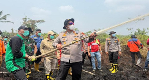 Polri Bersama TNI dan Stakeholder Gerak Cepat Tangani Karhutla di Sarolangun