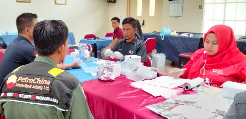 Semangat donor darah yang digelar PetroChina Jabung bekerjasama dengan PMI Kota Jambi, di Kabupaten Tanjung Jabung Timur, Jambi, Sabtu 8 Agustus 2026 | foto : henrosta