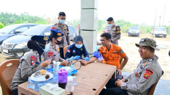 Brimob Polda Jambi Peduli Satgas dan Masyarakat di Tengah Penanganan Karhutla