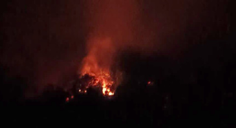 Kebakaran Hutan di Muara Siau Sempat Berkurang, Malam Hari Membesar Lagi