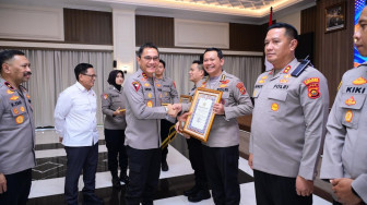 Polda Jambi Tingkatkan Pelayanan Publik Prima, Serahkan Penghargaan WBK dan Pelayanan Prima