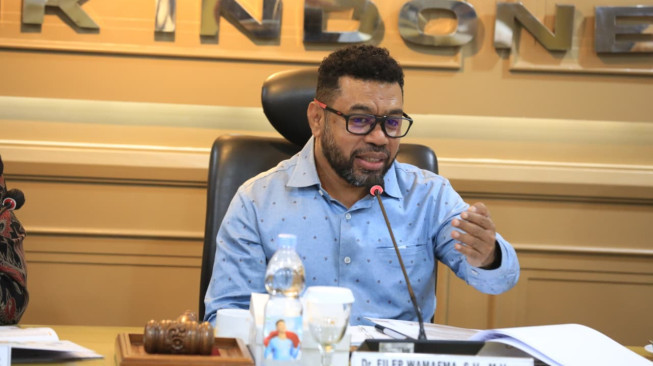 Filep Wamafma Tegaskan Pentingnya Peradilan Adat dan Hak Ulayat dalam Investasi di Papua