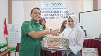 Asian Agri Serahkan Bantuan Pendidikan dan Ekonomi Alternatif melalui Program AA2030 di Tanjung Jabung Barat