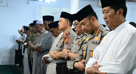 Salat Subuh Keliling, Kapolda Jambi Ajak Masyarakat Bersama Jaga Kamtibmas